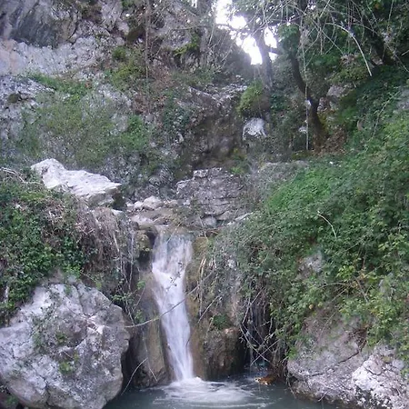Aia Di Lazzaro Farm stay *