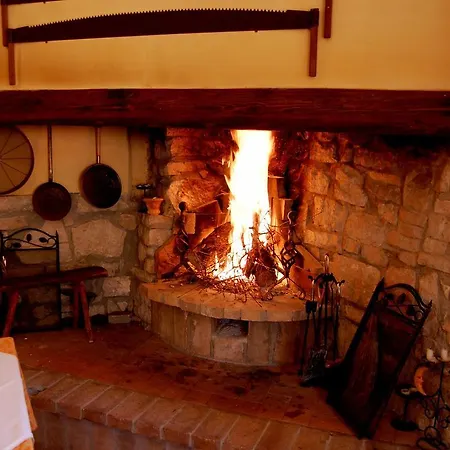 Aia Di Lazzaro Farm stay *
